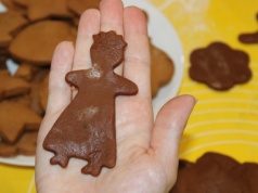 Przepis na świąteczne pierniczki bez pieczenia. Piekarnik idzie w odstawkę. Tak jest szybciej