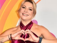 Magdalena Narożna BEZ MAKIJAŻU pozdrawia prosto z łóżka (FOTO)