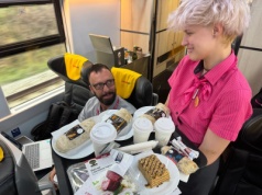 Tego w menu nie było. RegioJet sprzedaje już piwo w swoich pociągach