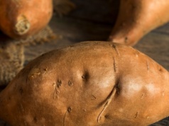 Ma dwa razy więcej błonnika niż ziemniak i mnóstwo wartości odżywczych. Batata możesz jeść, gdy dbasz o linię