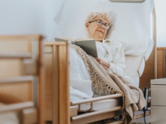 Nowa definicja opieki długoterminowej, nieformalnej i opiekuna. Kluczowe zmiany w konsultacjach