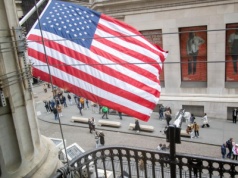 Kontrakty odbijają po spadkach. Rynek analizuje dane z rynku pracy i sygnały z Fed