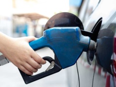 ADAC poleca jedno paliwo. Kierowcy wciąż popełniają ten błąd przy dystrybutorze