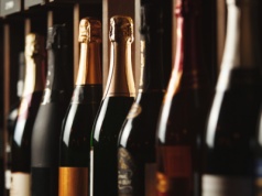 Zmiany w segmencie win musujących. Pernod Ricard sprzedaje kolejne marki