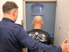 Awantura domowa przerodziła się w atak na policjantów