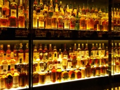 Miliardy na stole. Alkoholowy gigant sprzedaje udziały na kluczowym rynku