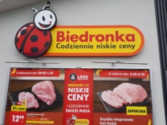 Dwie kasy w Biedronce czynne tylko w okresie świąt. Dlaczego sieć trzyma zamknięte stanowiska?