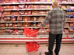 Ceny mięsa i przekąsek mogą przez to pójść do góry. Nowy podatek ma być ratunkiem dla NFZ