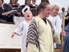 Poszła na jasełka do kościoła. Tak zachowywała się jej córka