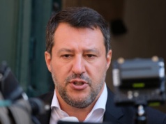 Niewpuszczenie migrantów to nie przestępstwo. Salvini uniewinniony przez sąd