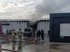 Pożar hali magazynowej w Załuskach
