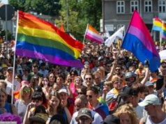 Kontrowersyjny pomysł MON. Środowisko LGBT oburzone