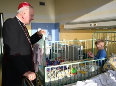 Bp Łukasz Buzun odwiedził pacjentów szpitala