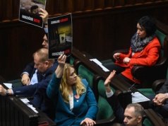 Kto zmienił zdanie ws. ustawy łańcuchowej? Wyniki głosowania