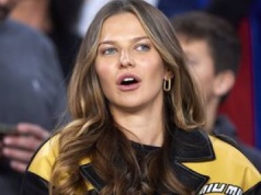 Wskoczyła w zmysłową mini. Strzał w dziesiątkę