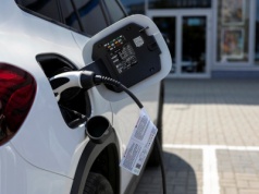 Diesel to przeszłość? Polacy chętniej kupują elektryki. Pierwszy raz w historii. 