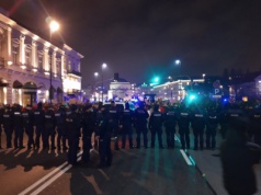 To ten policjant użył gazu pieprzowego w stosunku do Magdaleny Biejat. Jest akt oskarżenia