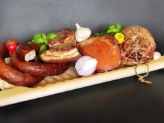 Świąteczny zapach wędzonki na Paderewskiego. „Dziad” zaprasza nowosądeczan na bożonarodzeniowe zakupy