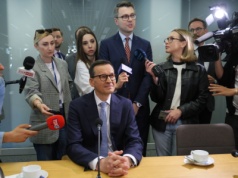 Wojenka w PiS. „Frakcja Morawieckiego dąży, by ich wyrzucono”