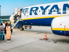 Dodatkowe przedmioty w samolocie. Ryanair pozwala zabrać je bezpłatnie