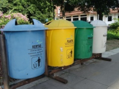 Białe pojemniki na odpady już stoją. Co do niech wrzucać, a czego unikać?