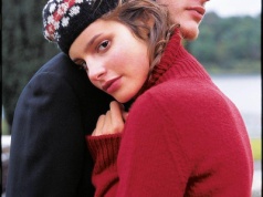 Zetki marzą o głębokich relacjach, ale zgrywają nonszalancję. Raport Hinge obnaża paradoks współczesnego randkowania