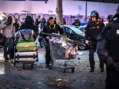 Hiszpania – policja wyrzuciła setki migrantów z opuszczonej szkoły