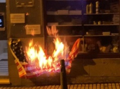 Protest przed konsulatem USA. Spalili flagę w obronie Wenezueli