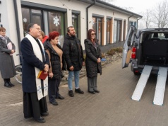 Środowiskowy Dom Samopomocy w Kalwarii Zebrzydowskiej z nowym samochodem