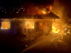 Kazimierzów. Pożar i wybuchy w garażu