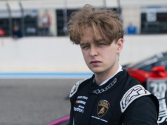 Polski kierowca śmiga 300 km/h bez prawa jazdy! Wszyscy się nim zachwycają