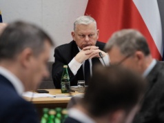 Suski odbija piłeczkę po nazwaniu posłów 