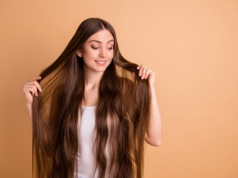 Dosyp trochę do szamponu. Koleżanki nie przestaną chwalić twoich włosów