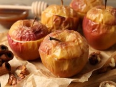 Tylko 3 składniki i 2 kwadranse w piekarniku. Słodka alternatywa dla ciężkich deserów