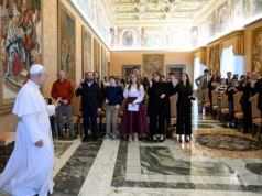 Leon XIV do młodych: zatrzymaj się, Jezus puka do twego serca!