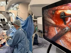 Robot ratuje dłoń pacjenta. Przełomowa operacja w Krakowie