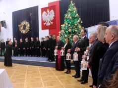 ’Na tej sali nie ma żadnych podziałów’ – samorządowcy subregionu tarnowskiego przełamali się opłatkiem