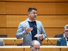 Senator ASG o cenach lotów: To nie tylko cyfry, to kwestia praw