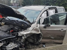 NOWY TOMYŚL: Groźne zderzenie osobówki z ciężarówką