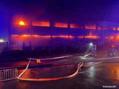 Ogromny pożar hali z paliwami w Stalowej Woli!