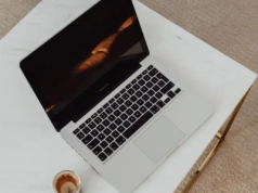 Platforma e-learningowa dla firm: jak stworzyć jedno miejsce dla wszystkich szkoleń