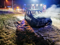 Ojciec z synem jechali Mercedesem. Spłonął (ZDJĘCIA)