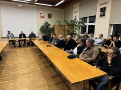 Mieszkańcy pytają, inwestor odpowiada. Co dalej z  modernizacją magistrali kolejowej w Zebrzydowicach?