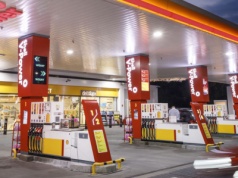 Wszyscy dają zniżki na paliwo. Na której stacji będzie najtaniej?