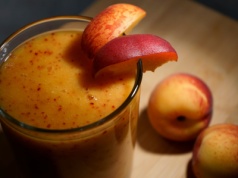 Dlaczego najzdrowsze soki w sklepie są w plastiku? To nie oszczędność, to fizyka (i 6000 atmosfer)