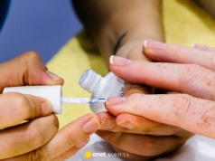 Jakie paznokcie na święta? Najlepszy manicure dla 50-latek i 60-latek