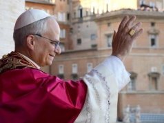 Co robi papież, gdy nie może spać? Zdemaskowali go użytkownicy pewnej platformy