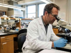 Jest mniejszy niż ziarenko soli. Ten robot myśli i działa