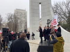 Mentzen zorganizował protest podczas spotkania Nawrockiego z Zełenskim. Ostre słowa wobec Mentzena: "Pożyteczny czopek"