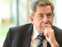 Prawne maszkarony profesora Zolla. Witold Gadowski o autorytecie od siedmiu boleści